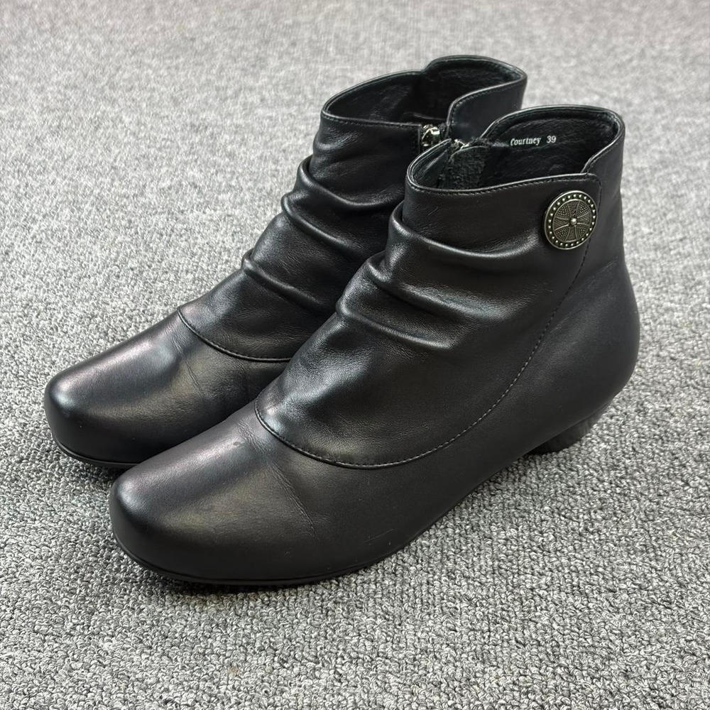 Solace Black Leather Side Zip Campus Boots Booties Women's Size 8